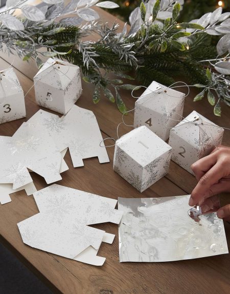 24 st Snowflake adventslådor / julkalender med Silvertråd och Stickers